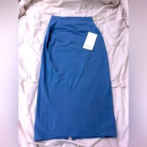 Lululemon nulu slim fit HR SKIRT NWT! Size 6